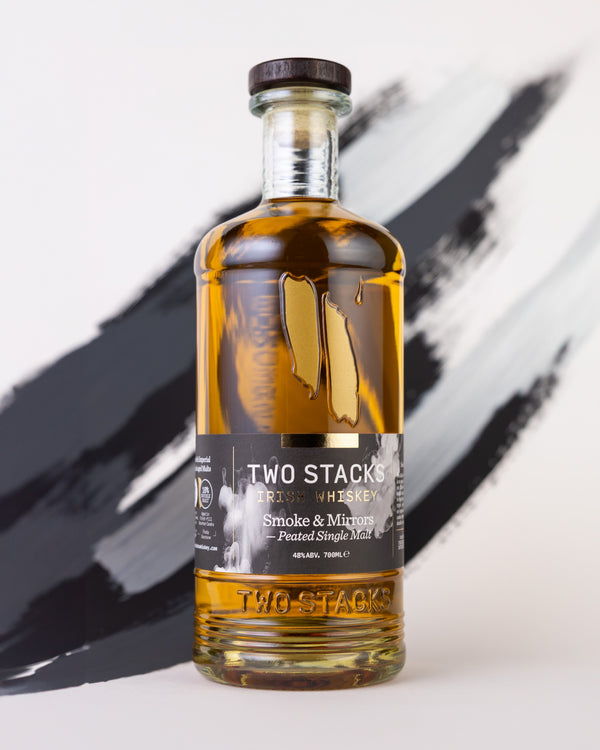 Deux piles de fumée et de miroirs